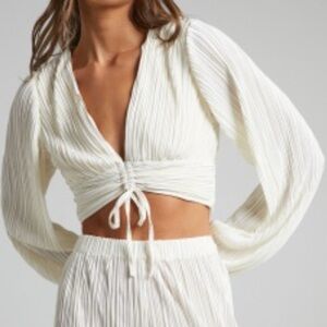 REDUCED x3 chic SHOWPO crop blouse JONDRA RUCHED FRONT LONG SLEEVE PLISSE CREAM